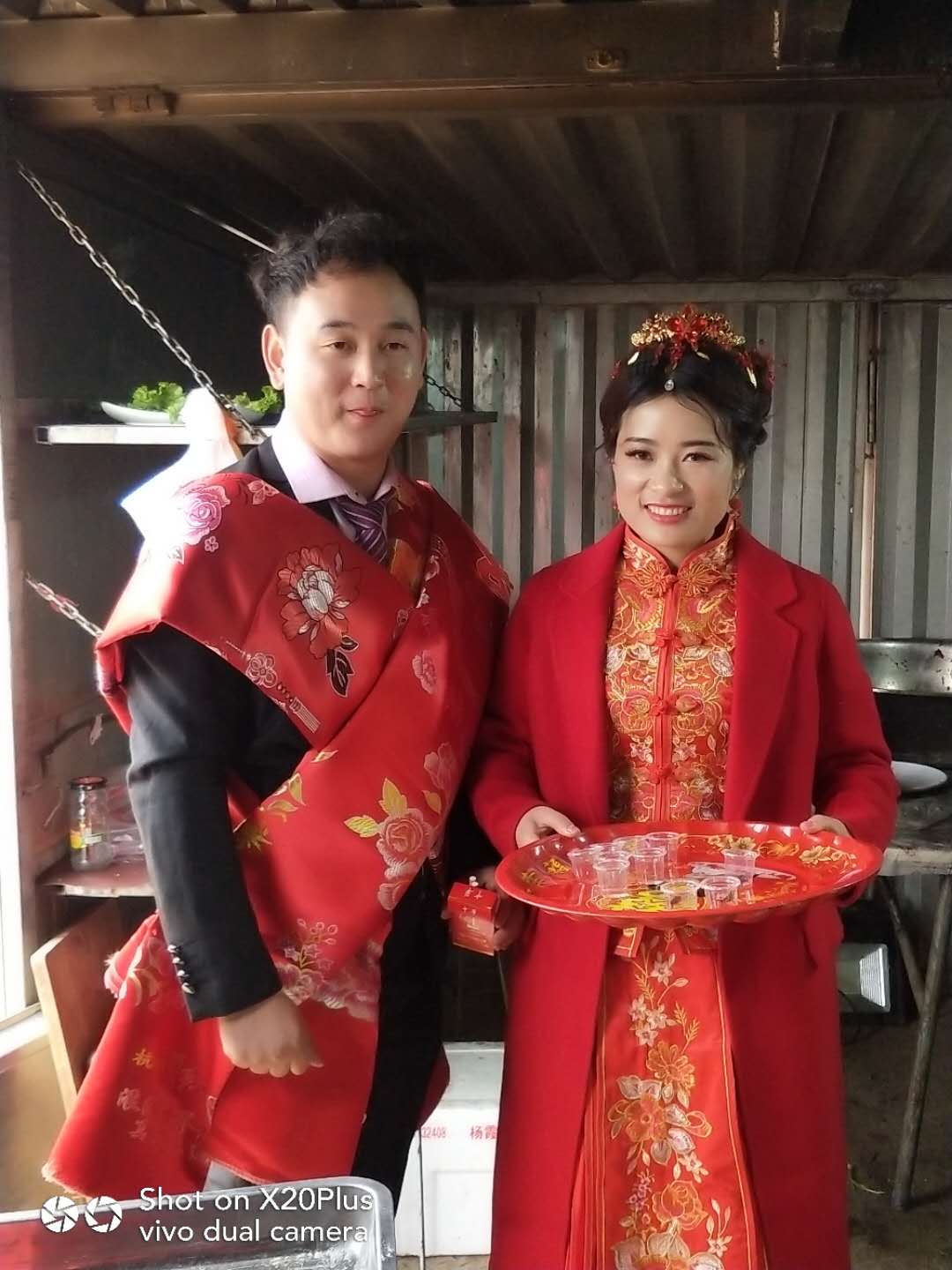 花池县纸纺乡堡子山村祝新郎新娘早生贵子