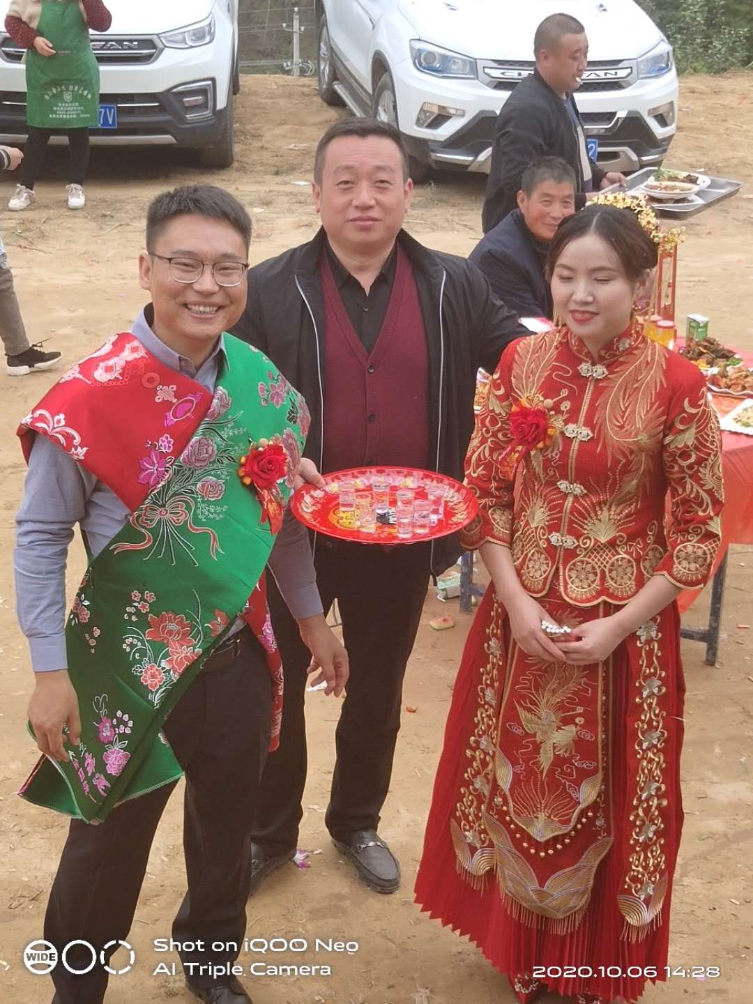 甘肃庆阳市华池县小山村武家河祝新郎新娘百年好合