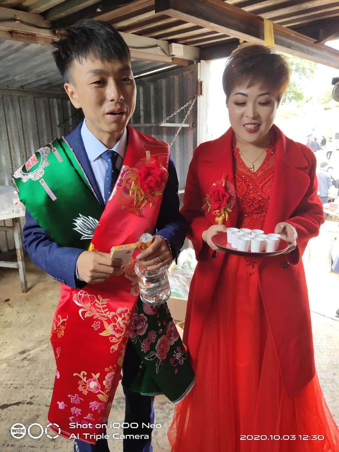 甘肃南梁高台小山村祝新郎新娘白头偕老