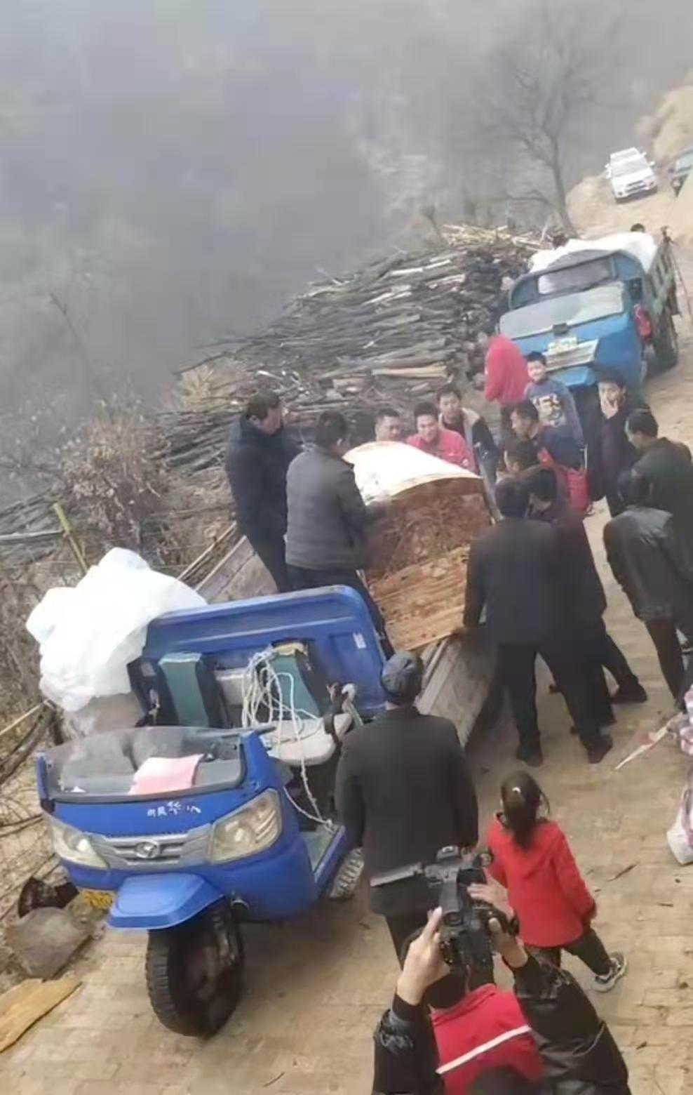 志丹县旦八镇楼子庄小山村贺财