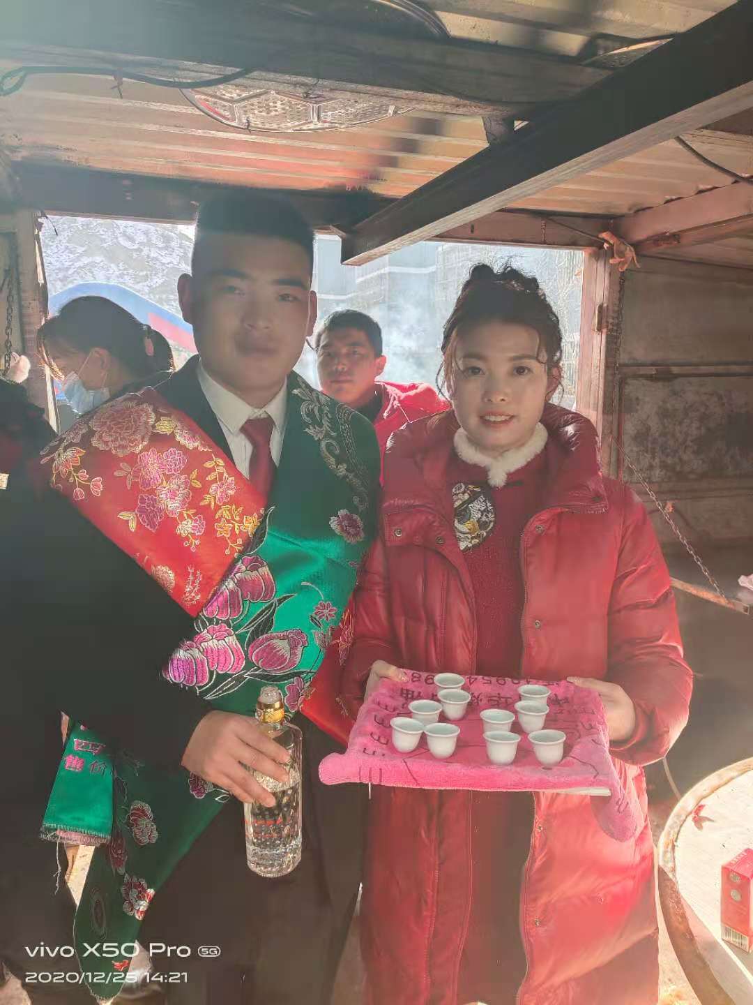 志丹县旦八镇小区祝新郎新娘百年好合