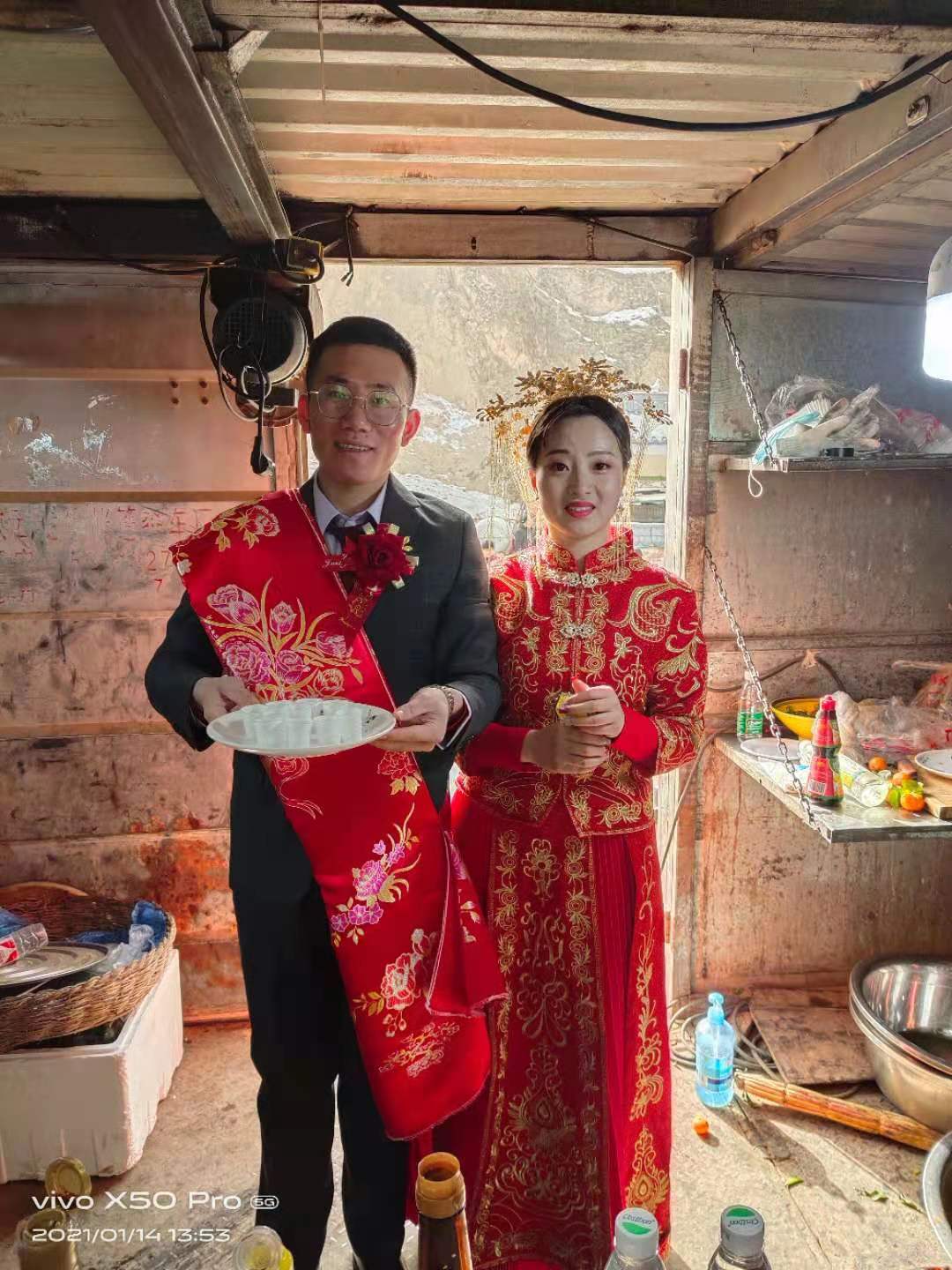 吴起县白豹乡脚扎川小山村-祝新郎新娘百年好合