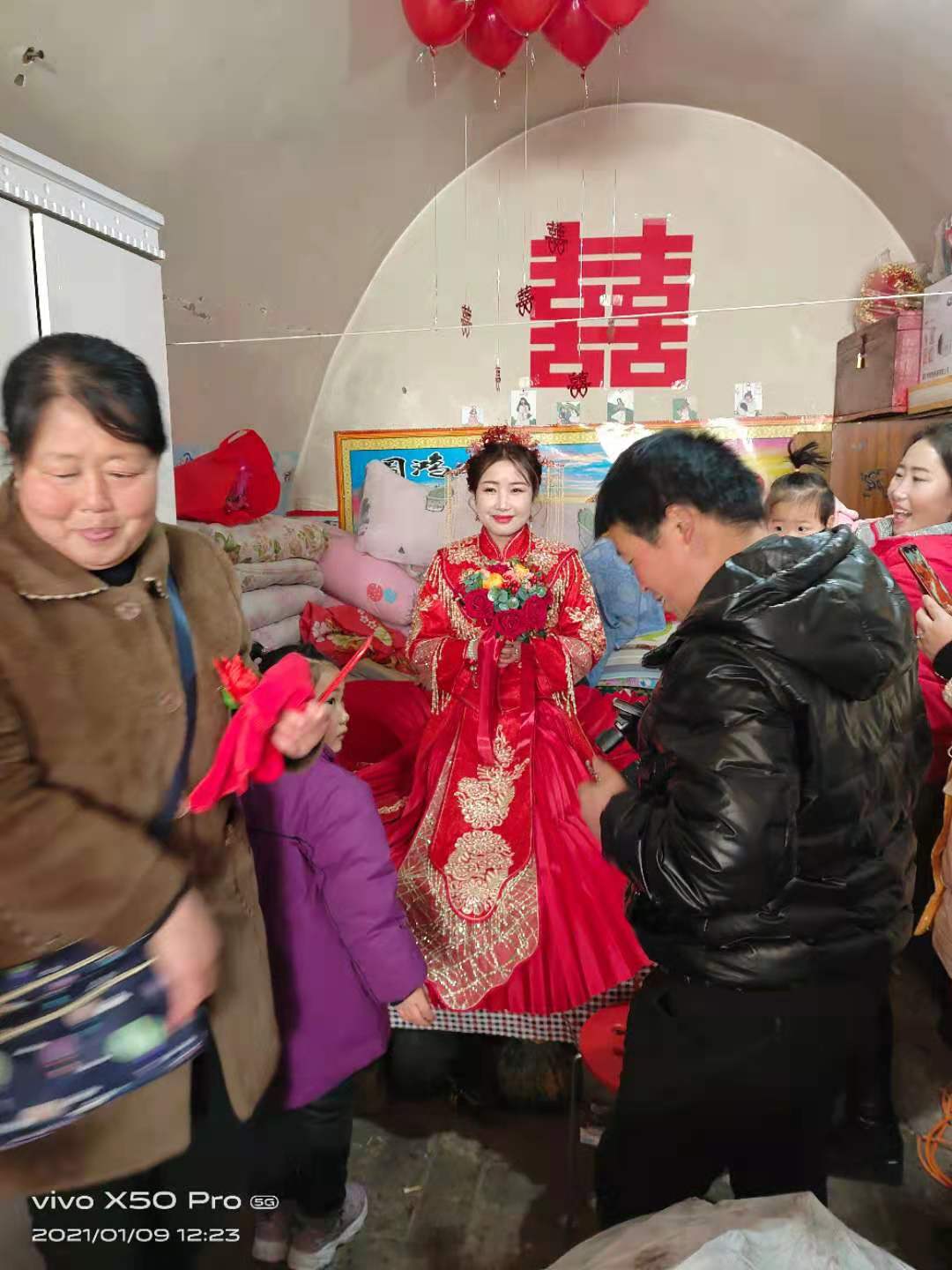 志丹县金鼎镇小山村新郎新娘早生贵子